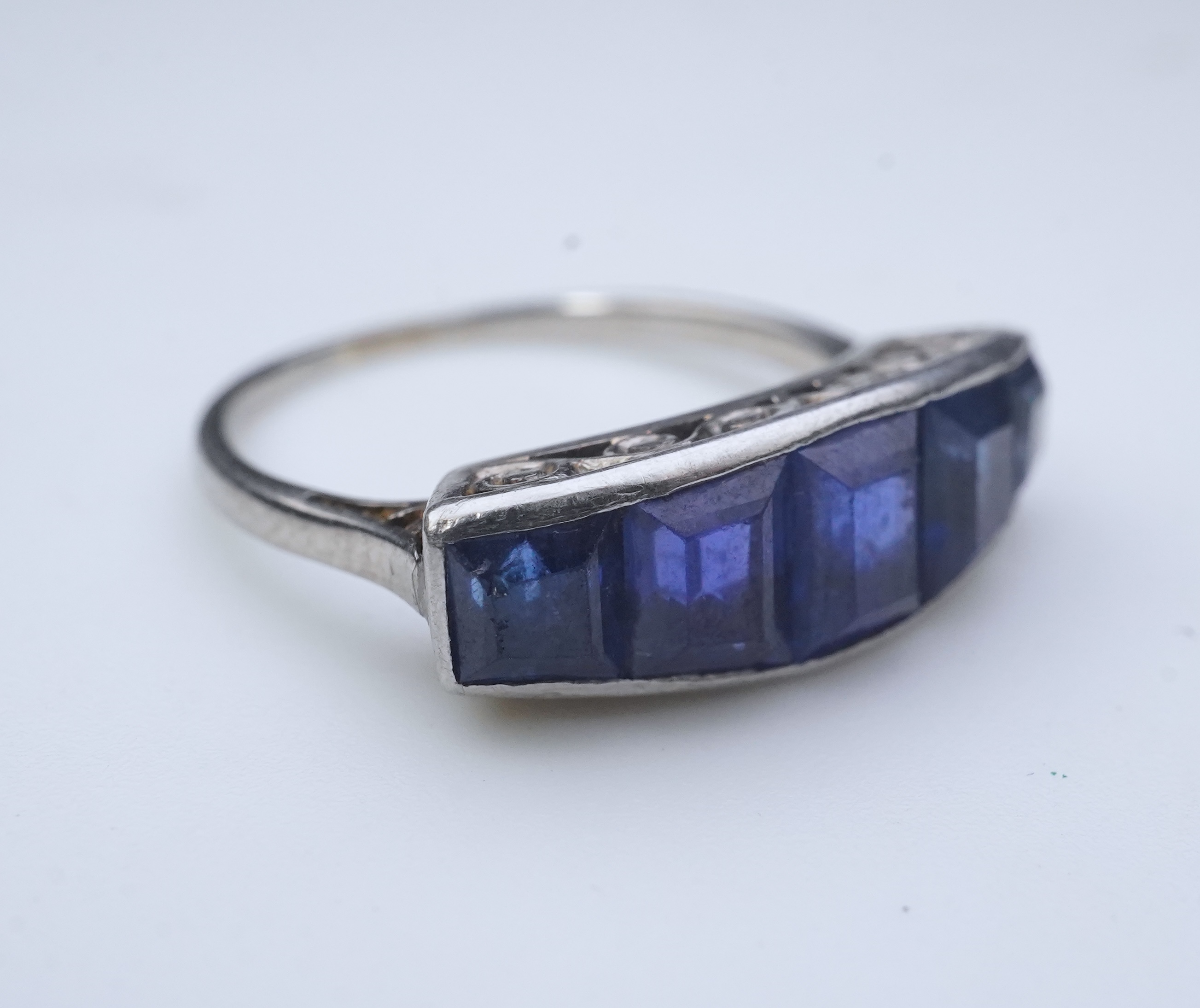 An Art Deco sapphire ring, 1930s